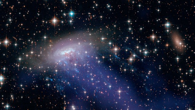 Hubble and Chandra images of ESO 137-001