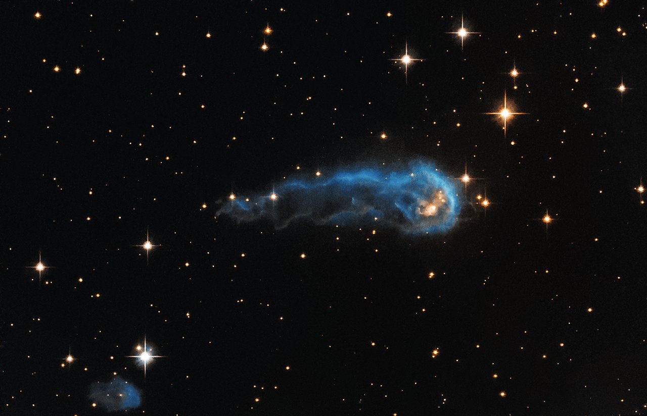 Hubble sees a cosmic caterpillar