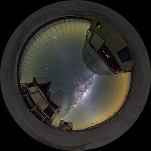 Milky Way between UTs — fisheye