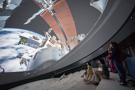 Viewing low Earth orbit in the ESO Supernova Planetarium