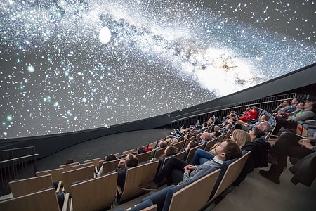 ESON members visit the Universe at the ESO Supernova