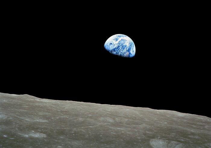 NASAEarthrise_horizontal